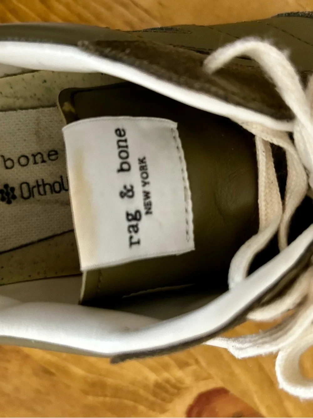 Rag & Bone Retro Runner Slim Sneaker Olive. 40
